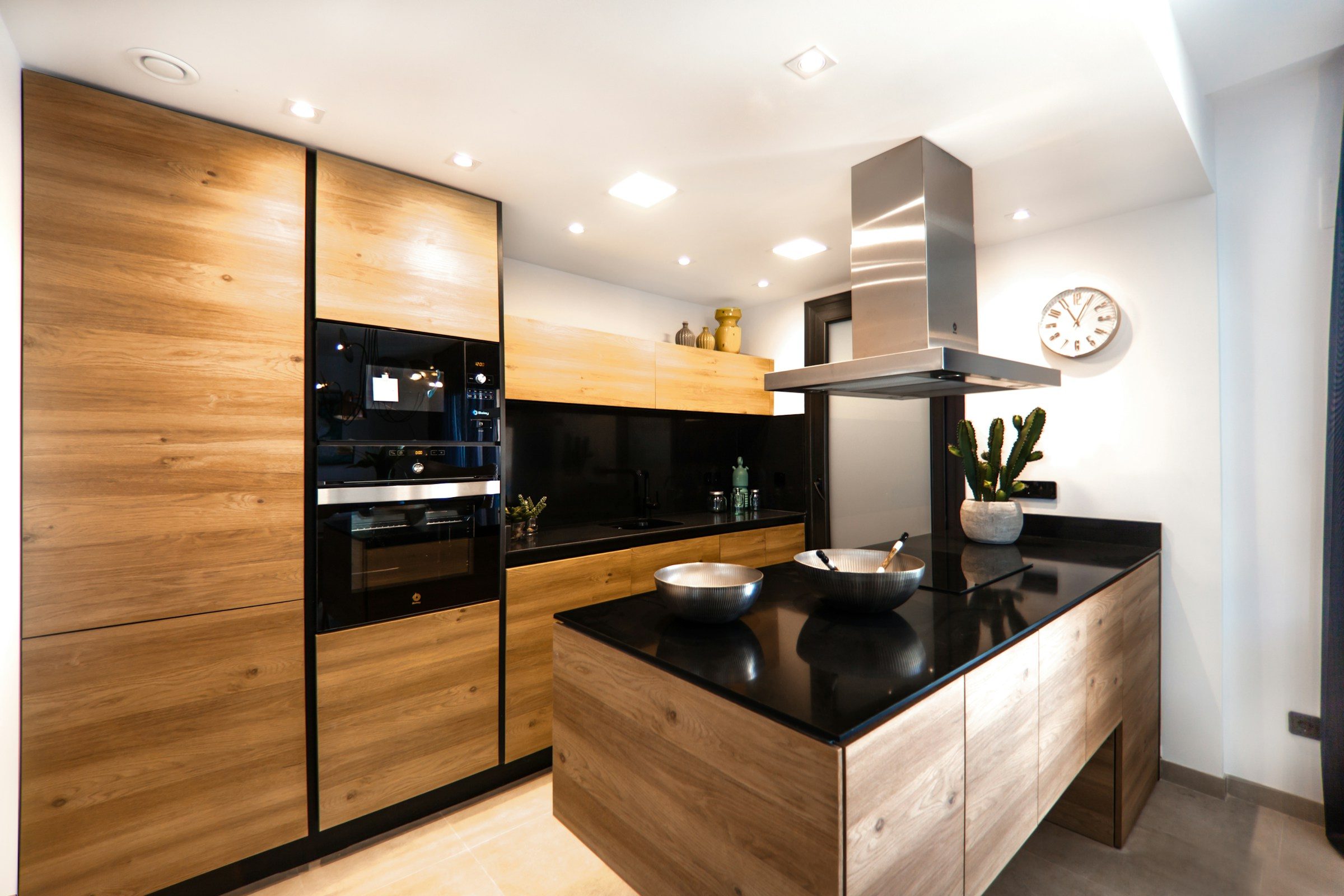 U-shaped oak kitchen, example image