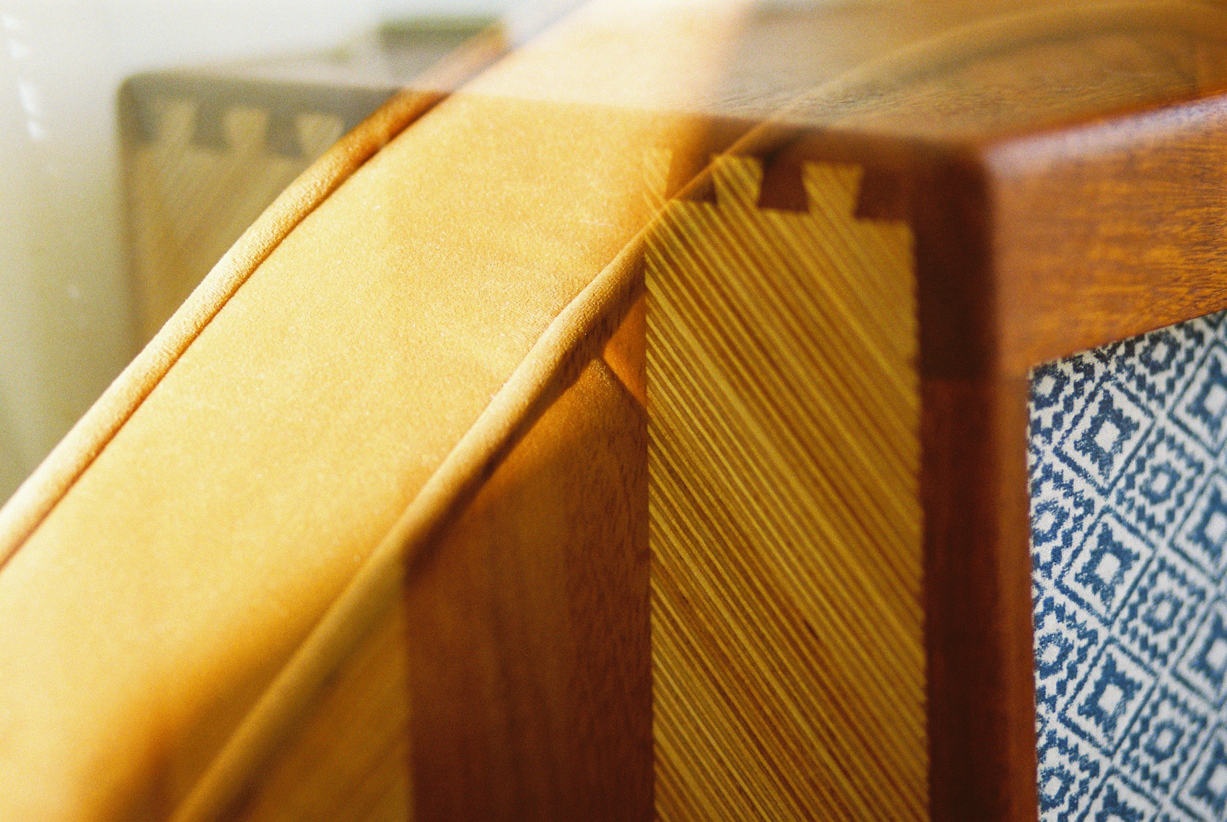Dovetail joint on a wooden frame, example image